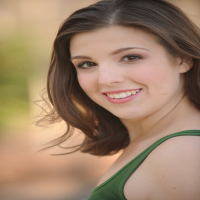 Laura Bernas - Singer
